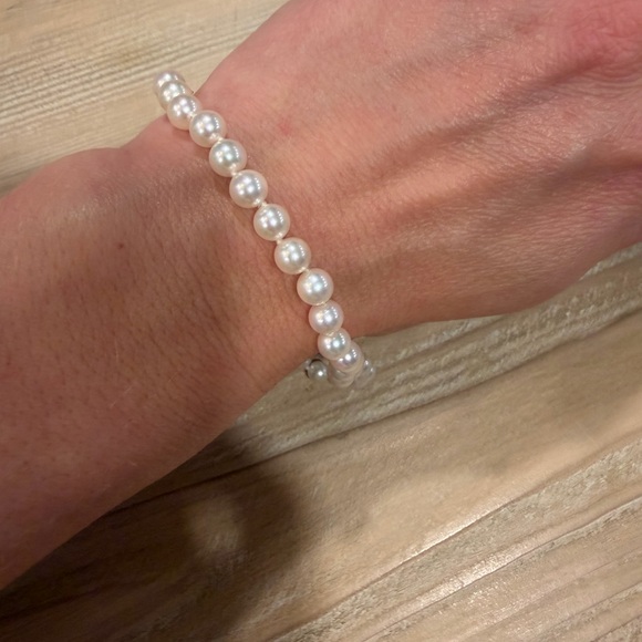14K Gold Cultured Pearl Bracelet – Classic & Elegant - Picture 2 of 2